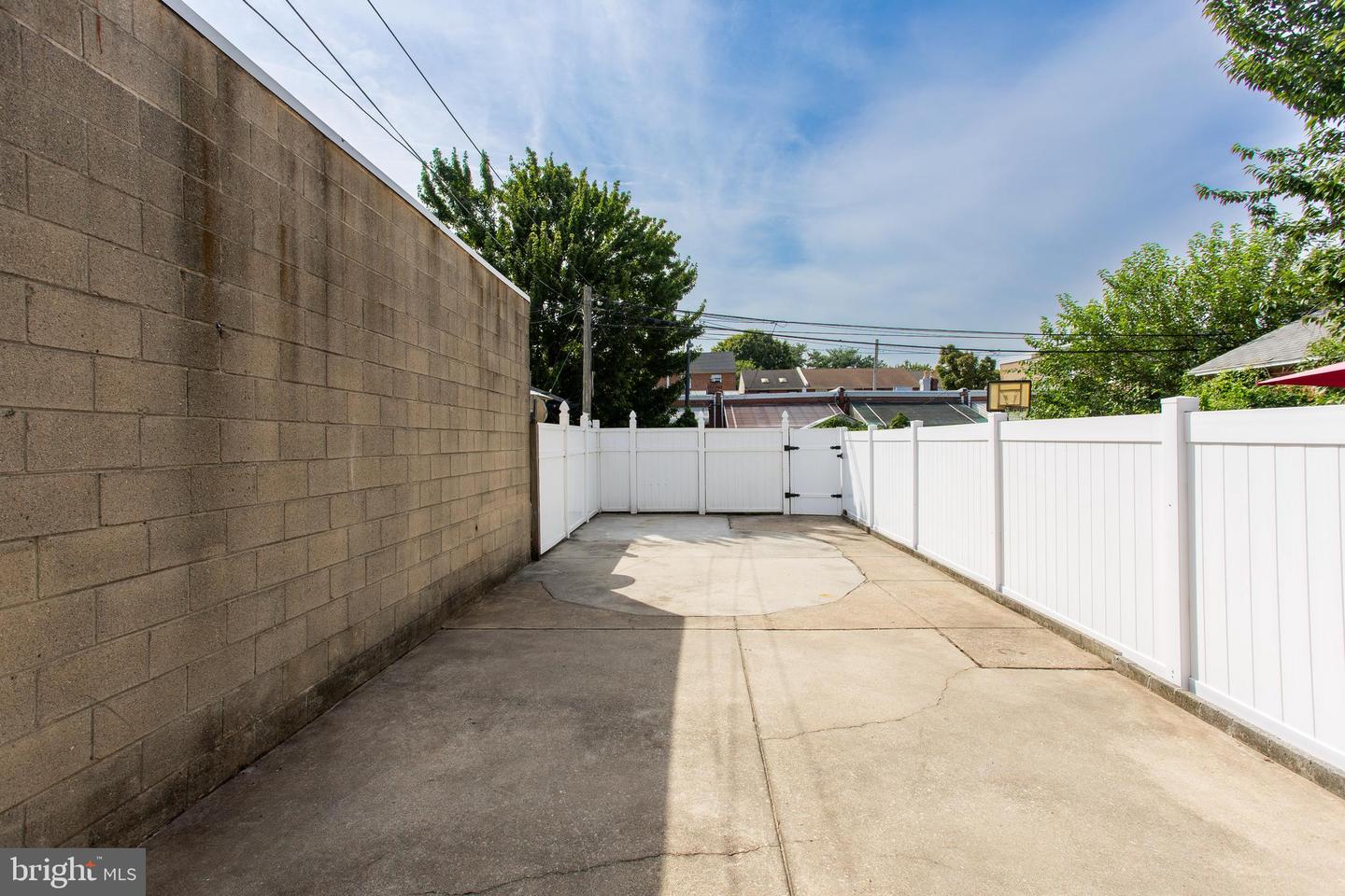 3633 E Thompson St Property Photo 31