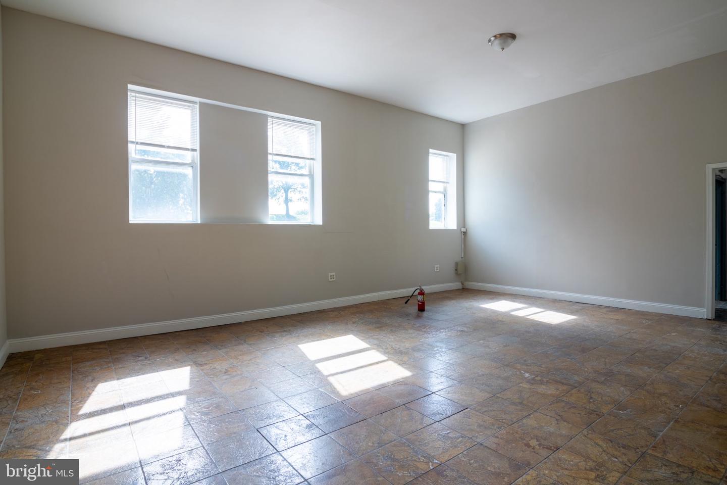 2613 W Hunting Park Ave Property Photo 40