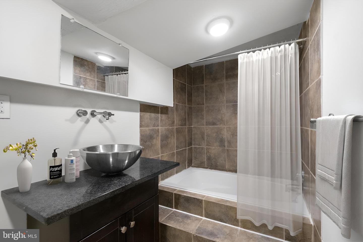 1329-39 Lombard St #302 Property Photo 6