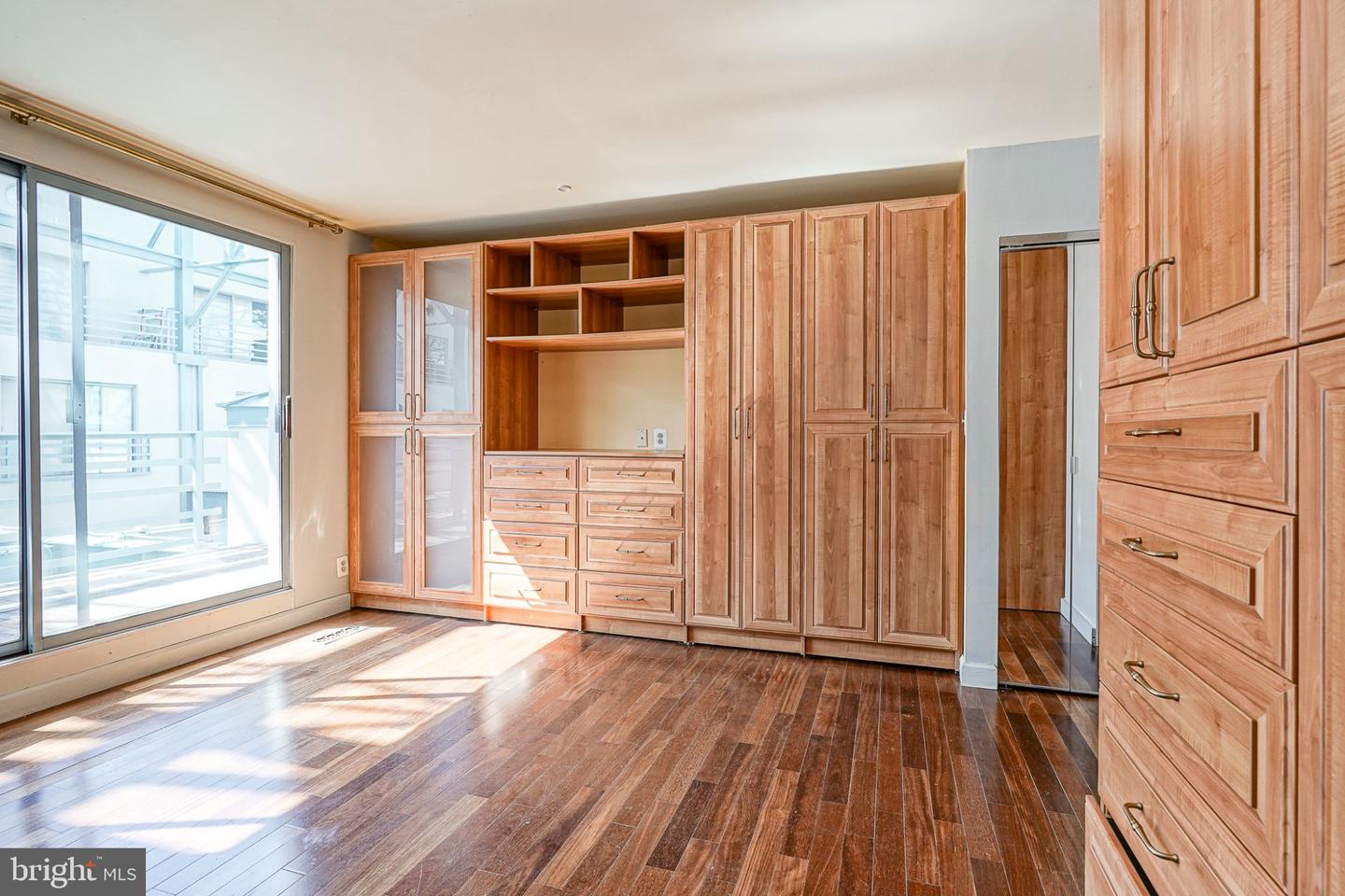 3 N Columbus Blvd #pl219 Property Photo 16