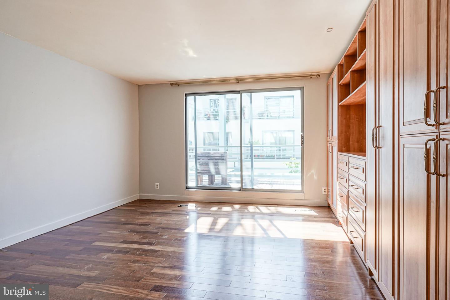 3 N Columbus Blvd #pl219 Property Photo 17