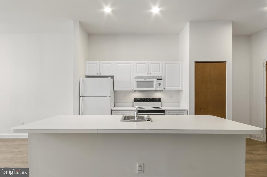 1300-6 Chestnut St #405 Property Photo 8