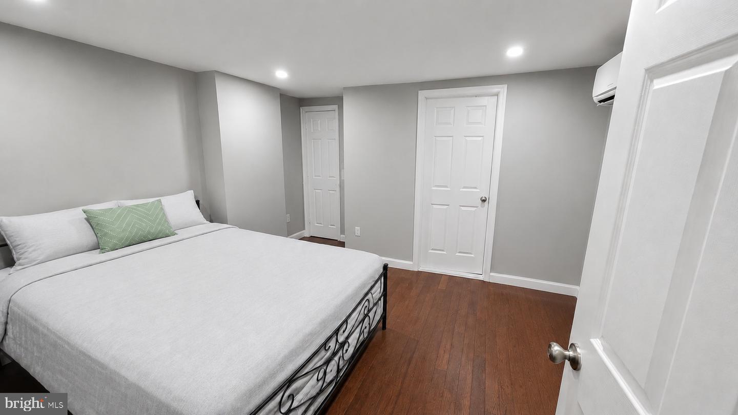 427 W Girard Ave #3 Property Photo 3