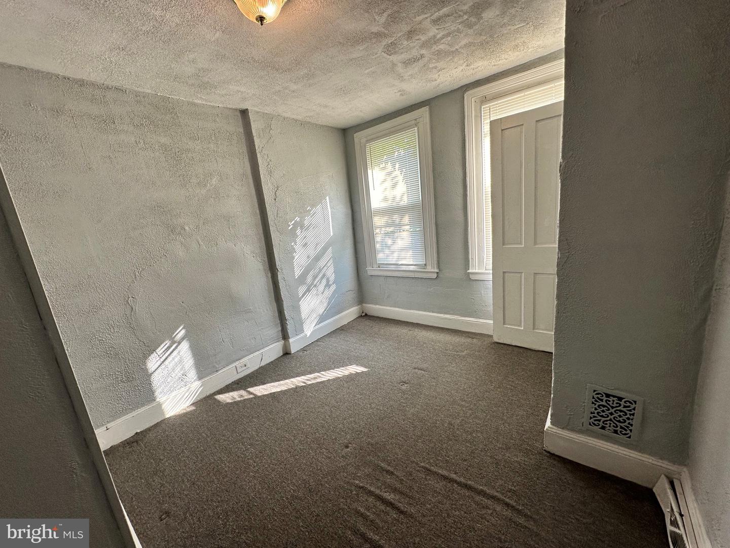 1836 E Westmoreland St Property Photo 7
