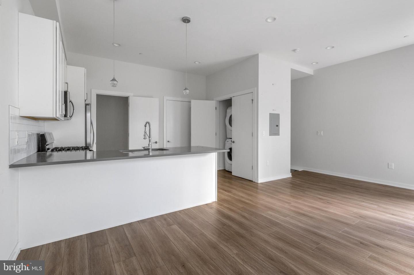 360 Monastery Ave #1r Property Photo 2