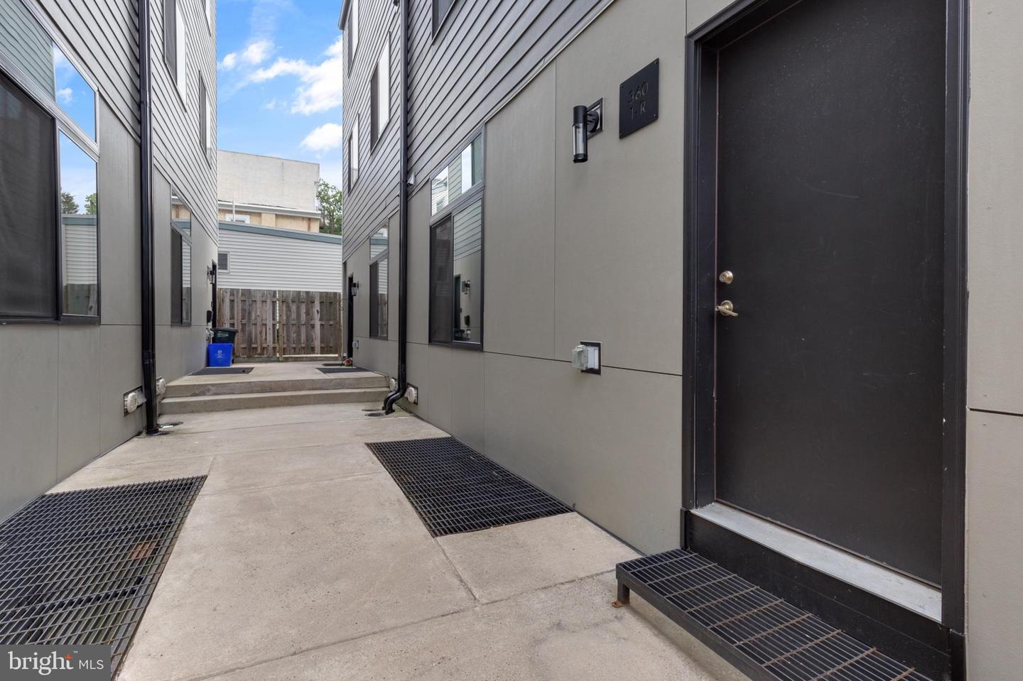 360 Monastery Ave #1r Property Photo 14