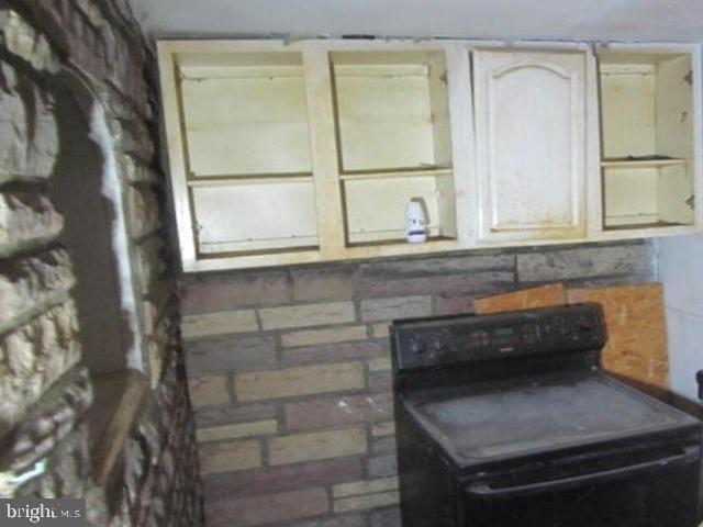 1335 E Airdrie St Property Photo 3
