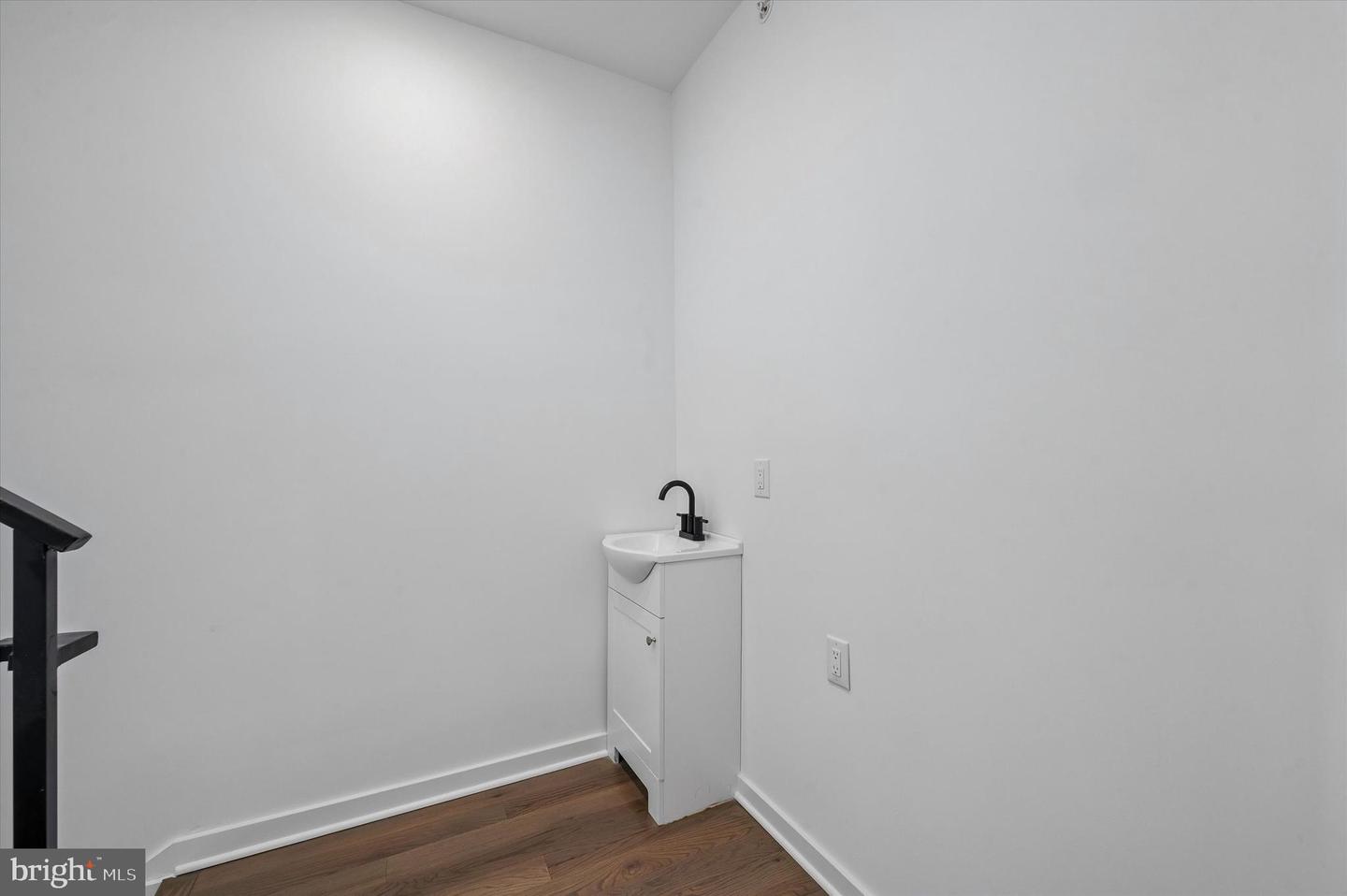1500 S 30th St Property Photo 23