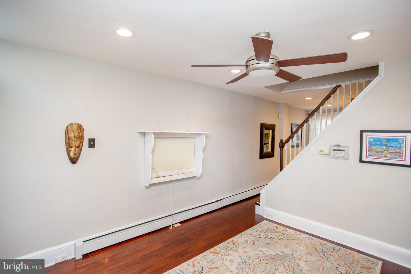 106 Davis St Property Photo 9