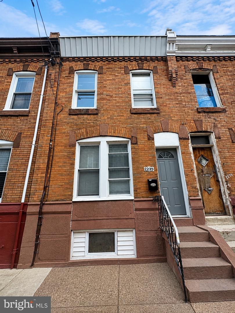 2235 SIGEL ST Property Photo 1