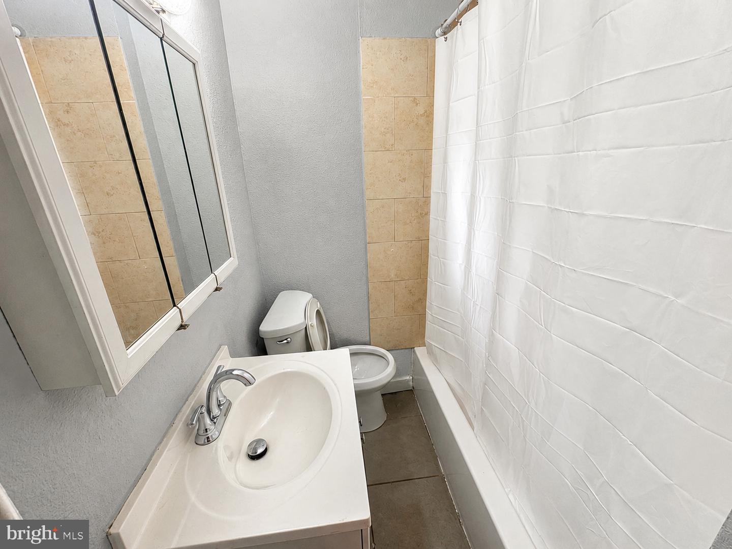 2235 Sigel St Property Photo 13