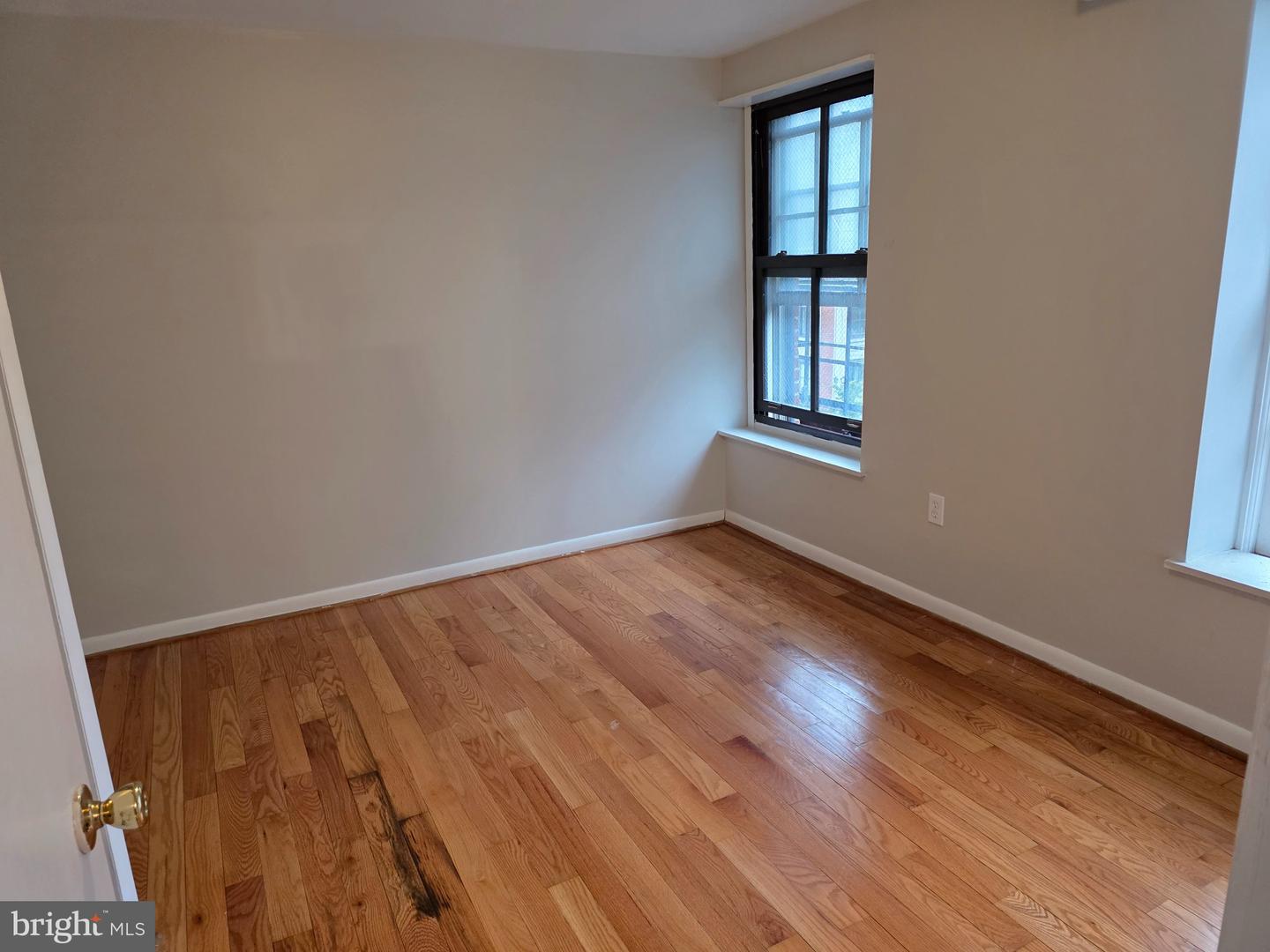 100 N 3rd St #4b Property Photo 5