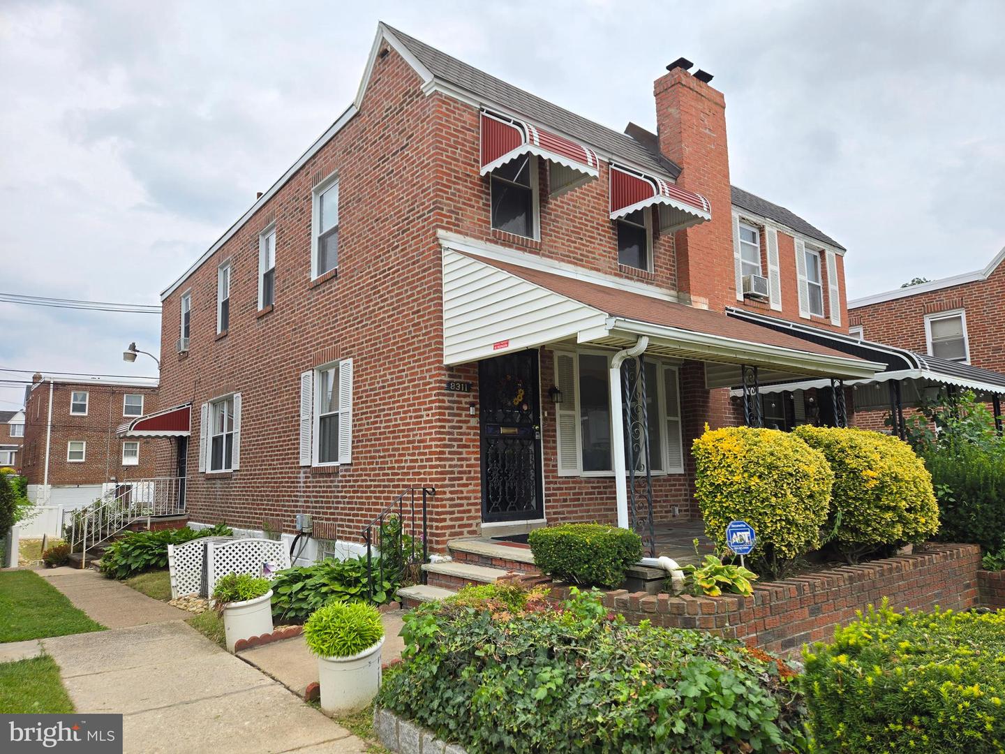8311 MANSFIELD AVE Property Photo 1