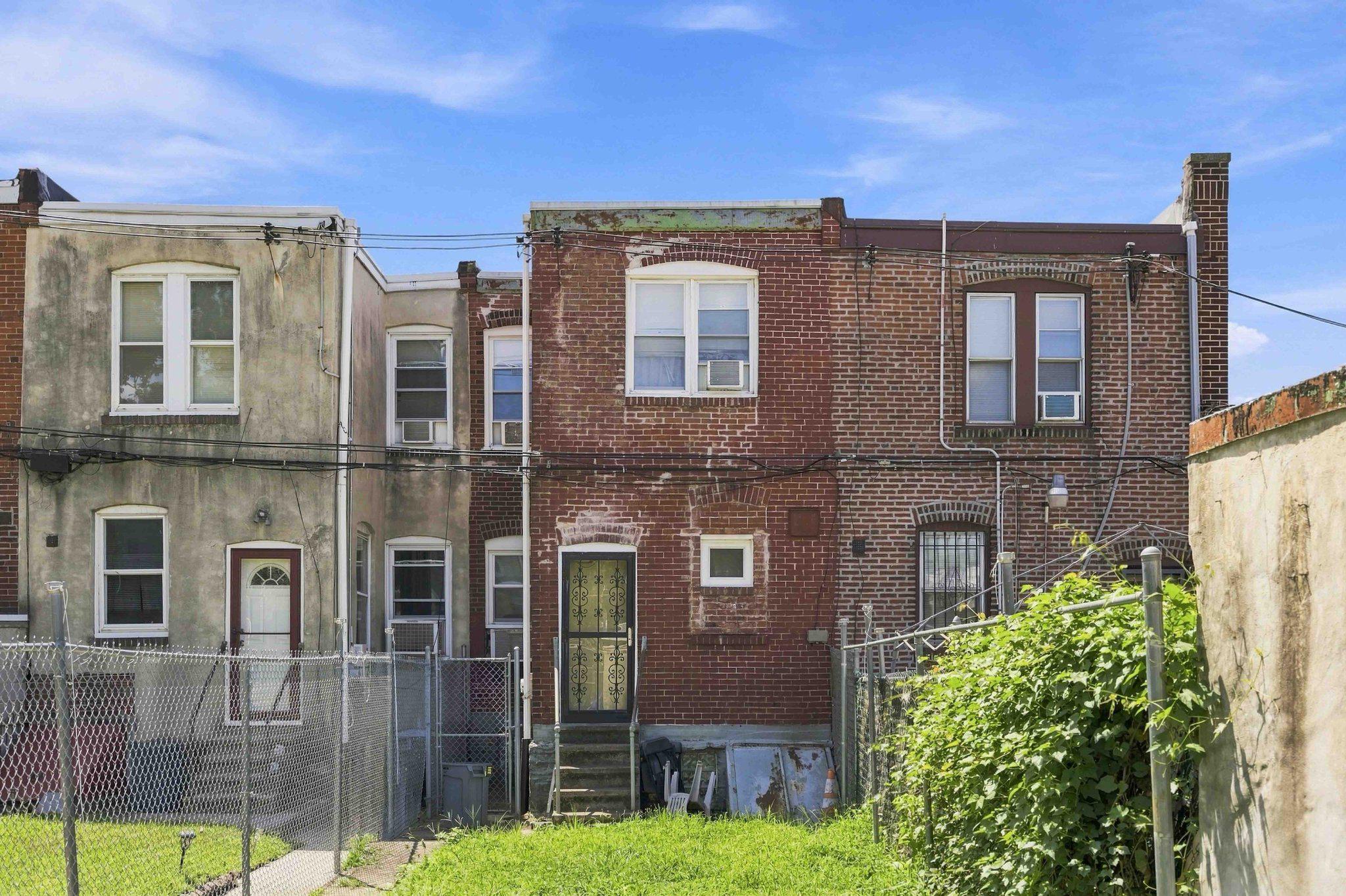 1979 W Sparks St Property Photo 16
