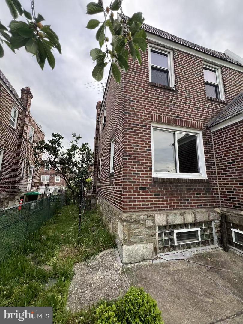 1818 Strahle St Property Photo 3
