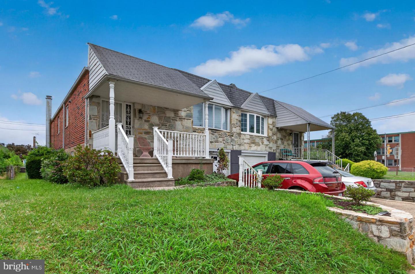 9731 Hoff St Property Photo 1
