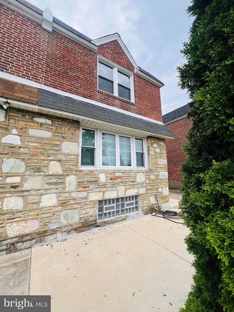 807 Brighton St Property Photo 2