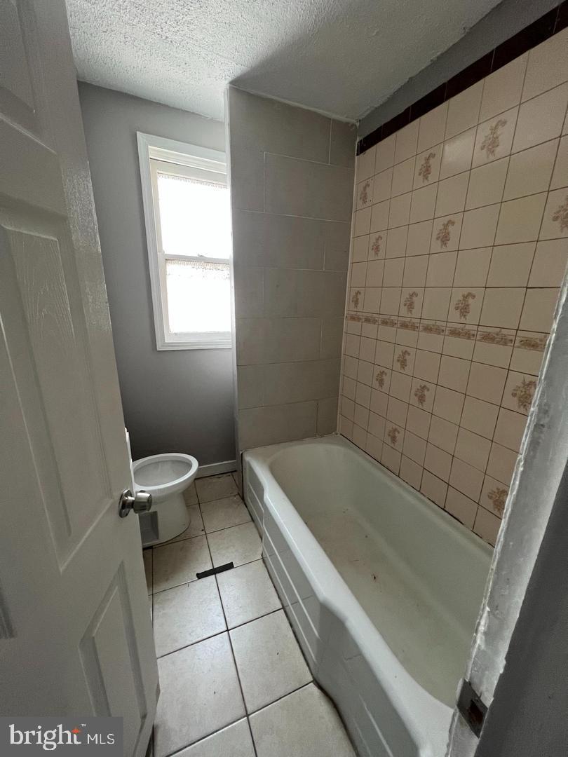 6131 Torresdale Ave Property Photo 3