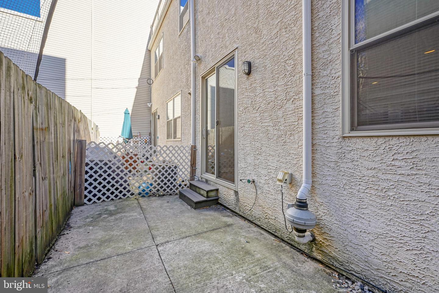410 N Wiota St Property Photo 6