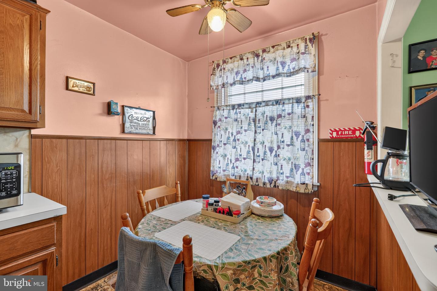 1941 Lardner St Property Photo 6