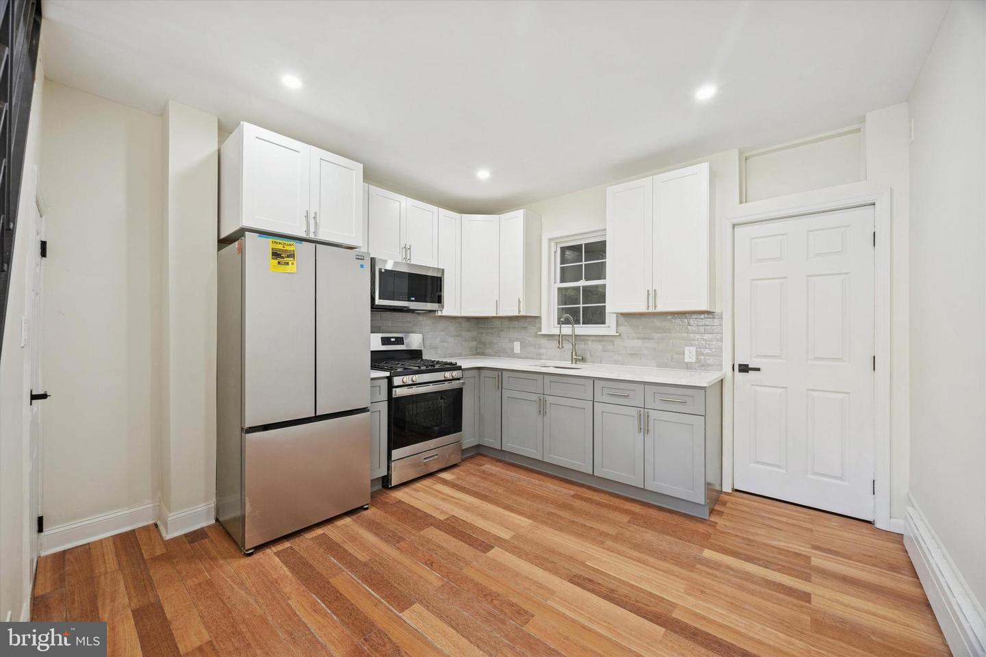 723 Sears St Property Photo 4