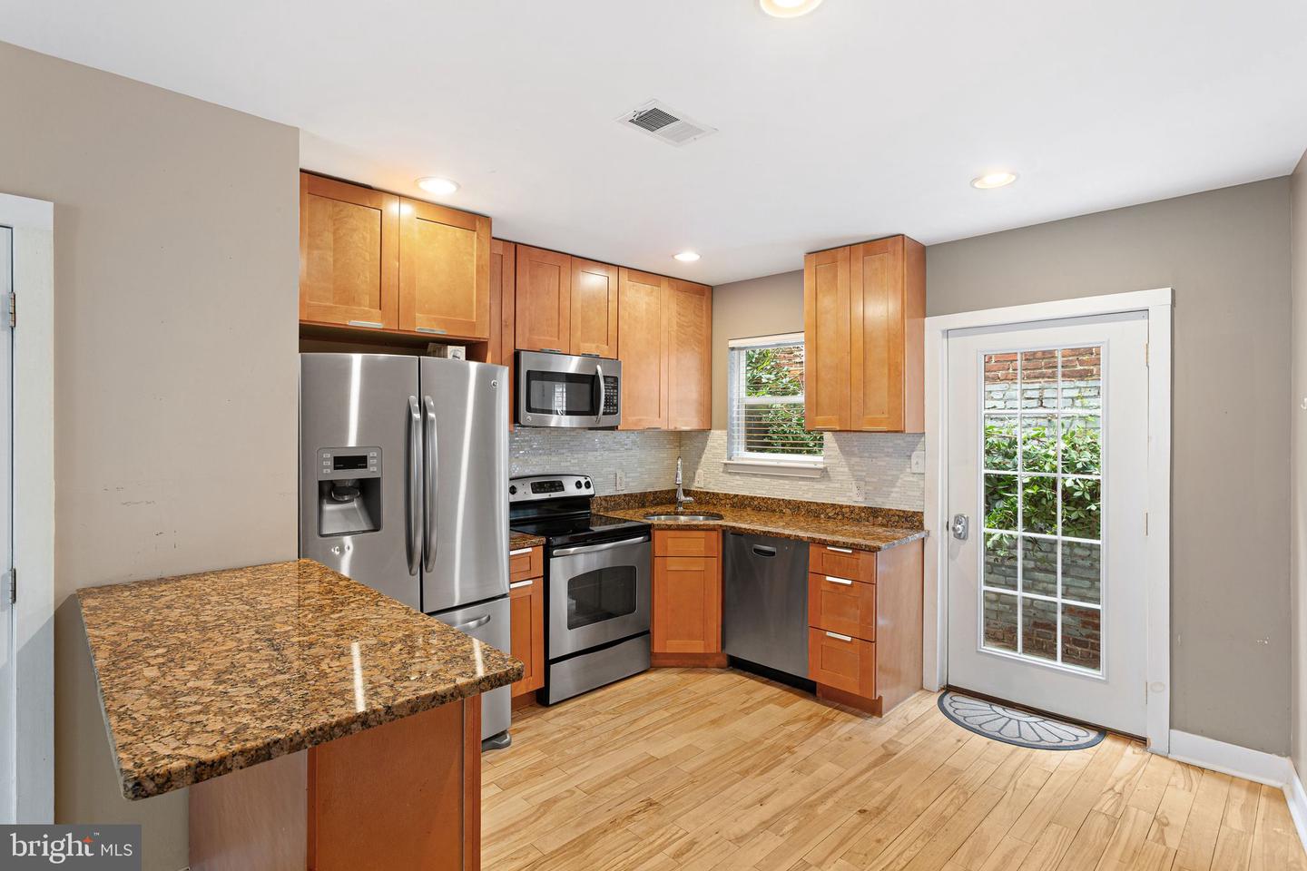 211 Mercer St Property Photo 5