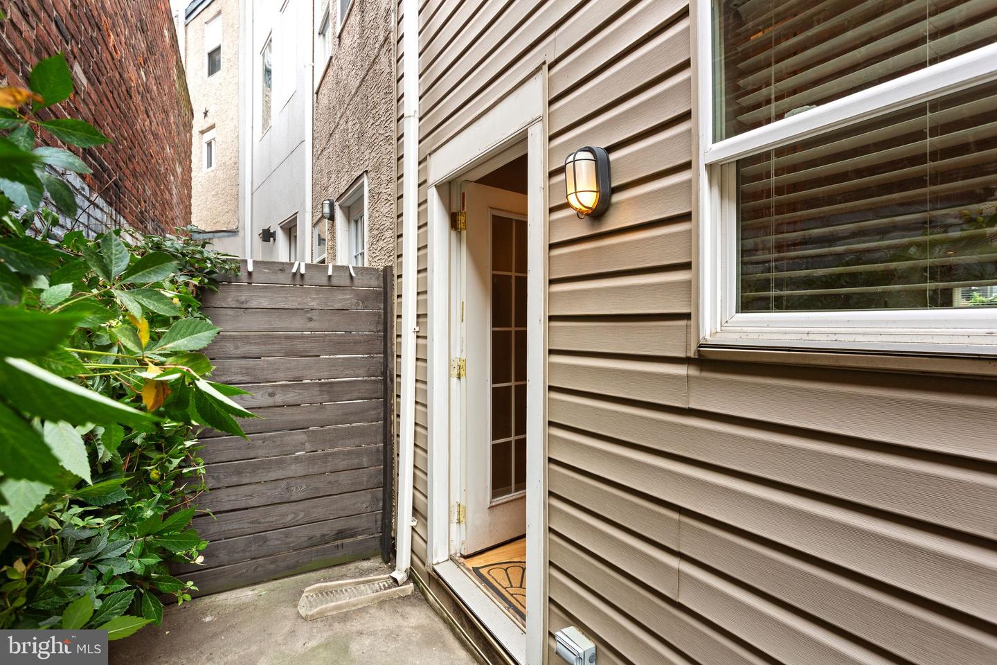 211 Mercer St Property Photo 7