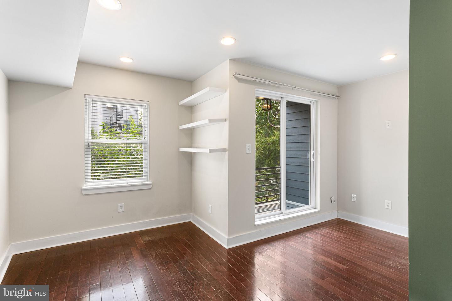 211 Mercer St Property Photo 10
