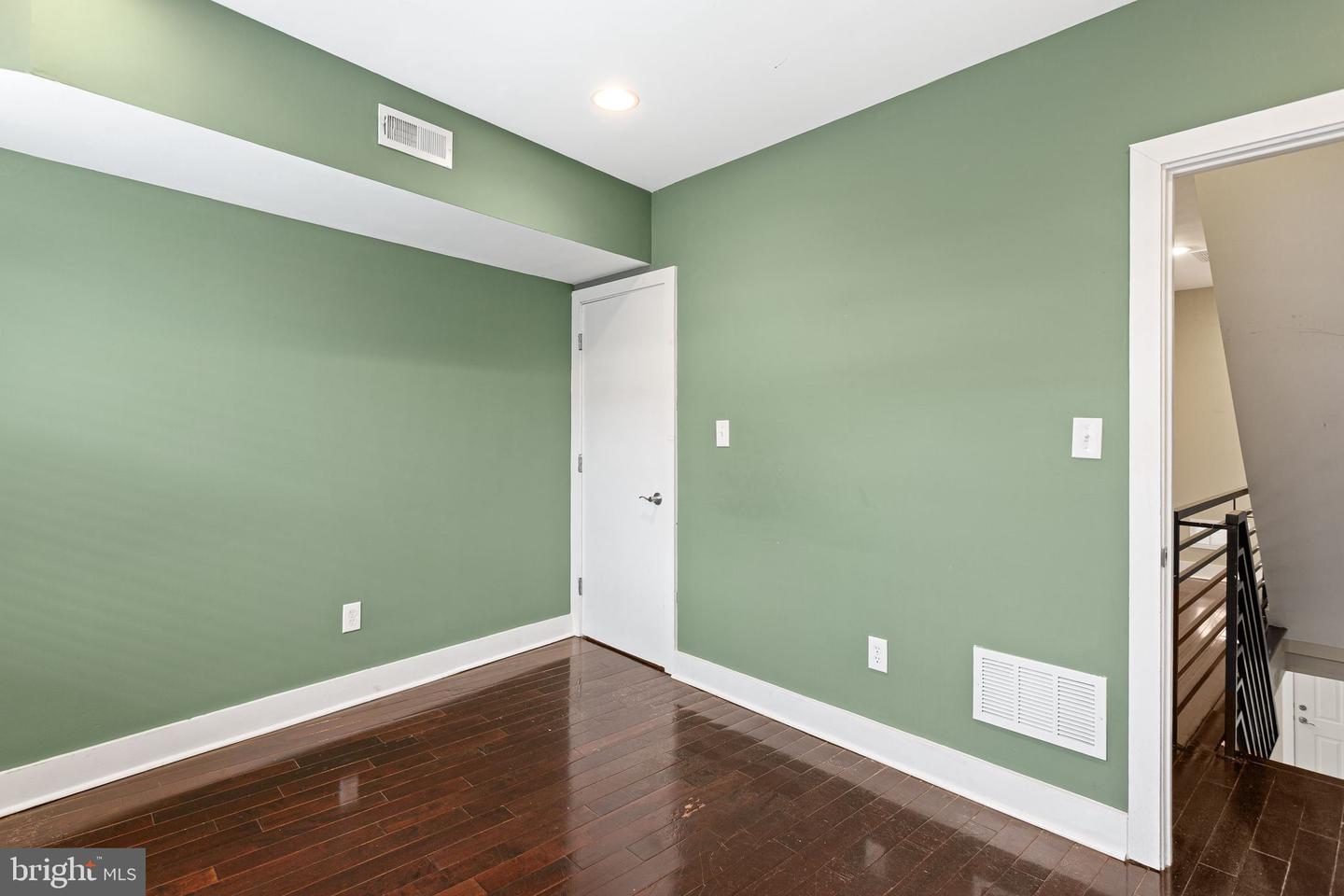 211 Mercer St Property Photo 14