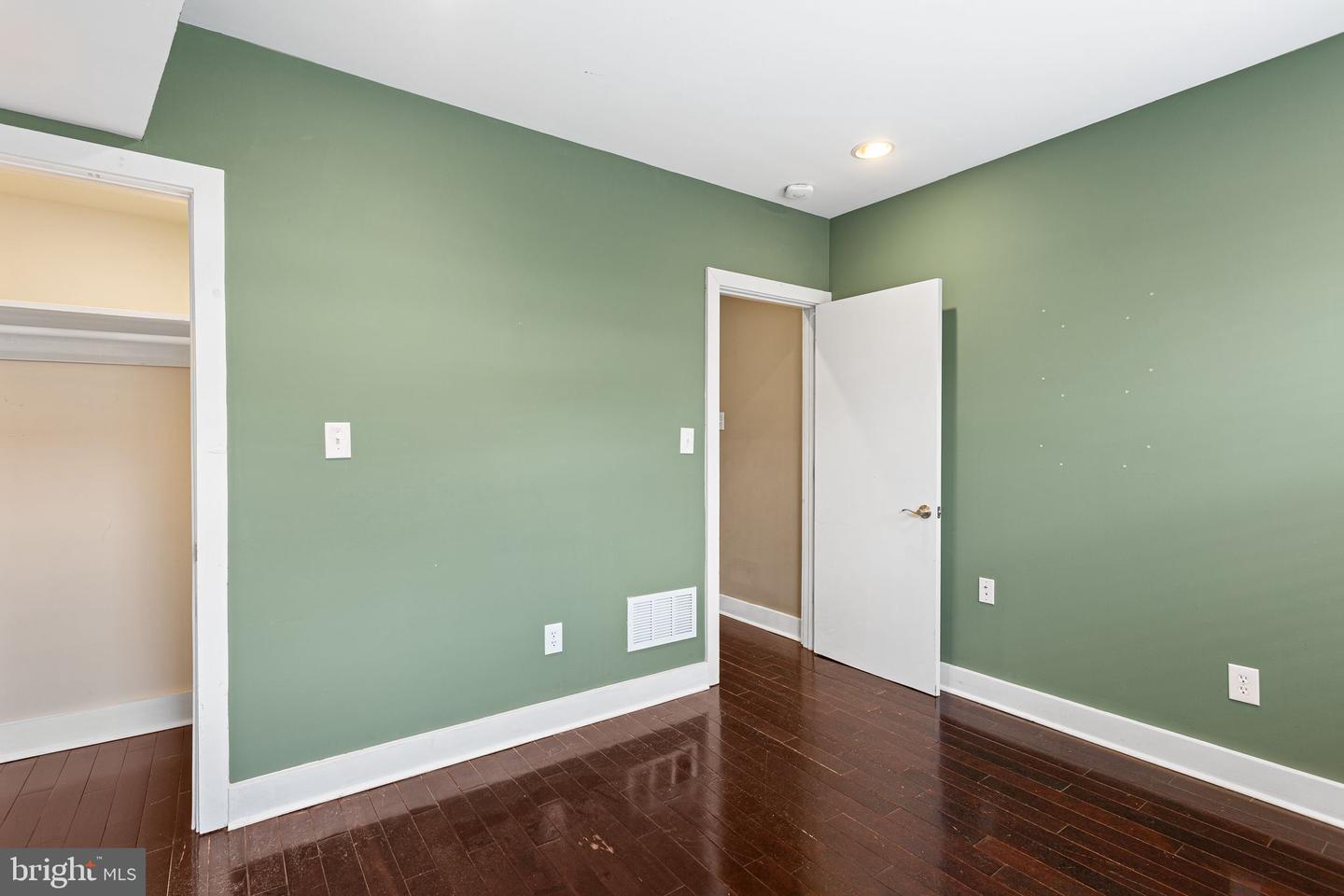 211 Mercer St Property Photo 15