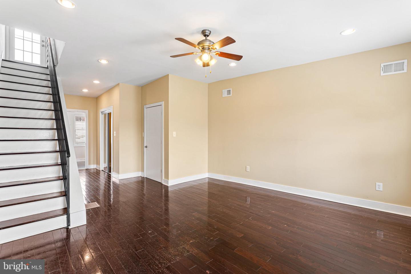 211 Mercer St Property Photo 20