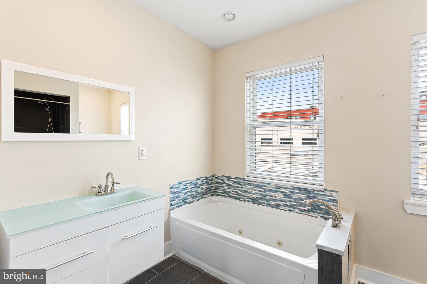 211 Mercer St Property Photo 23