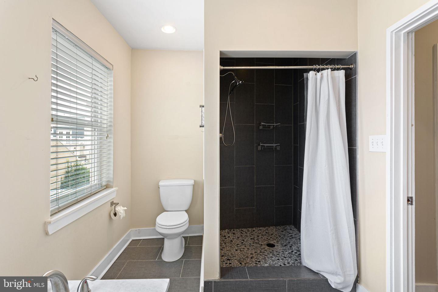 211 Mercer St Property Photo 24