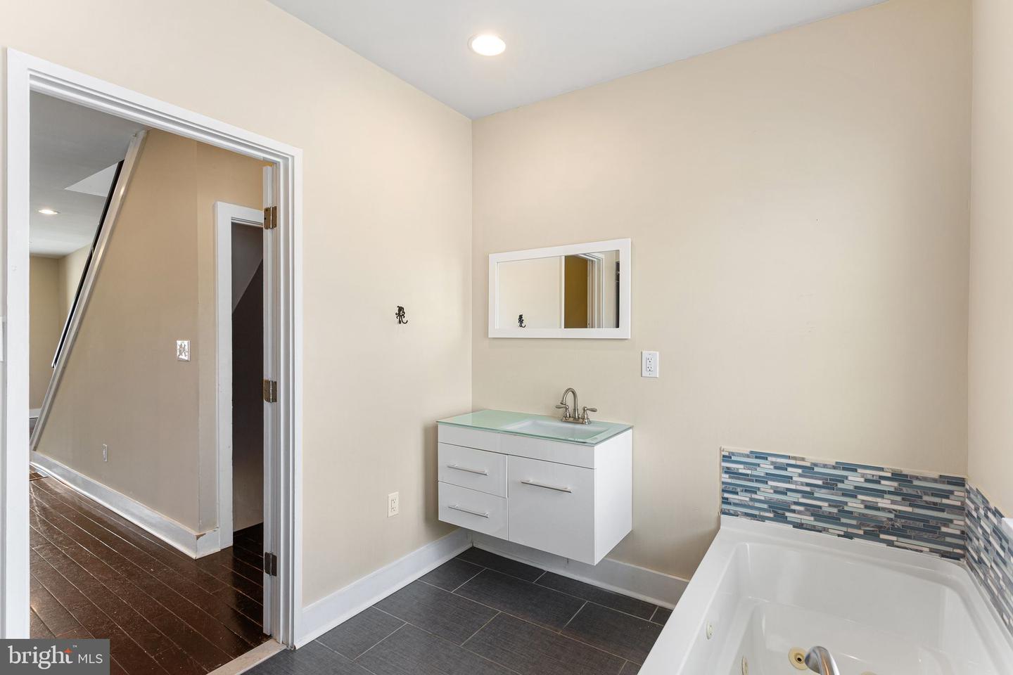 211 Mercer St Property Photo 25