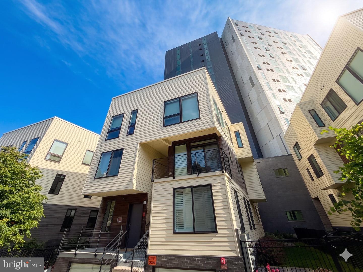 3200 SUMMER ST #7