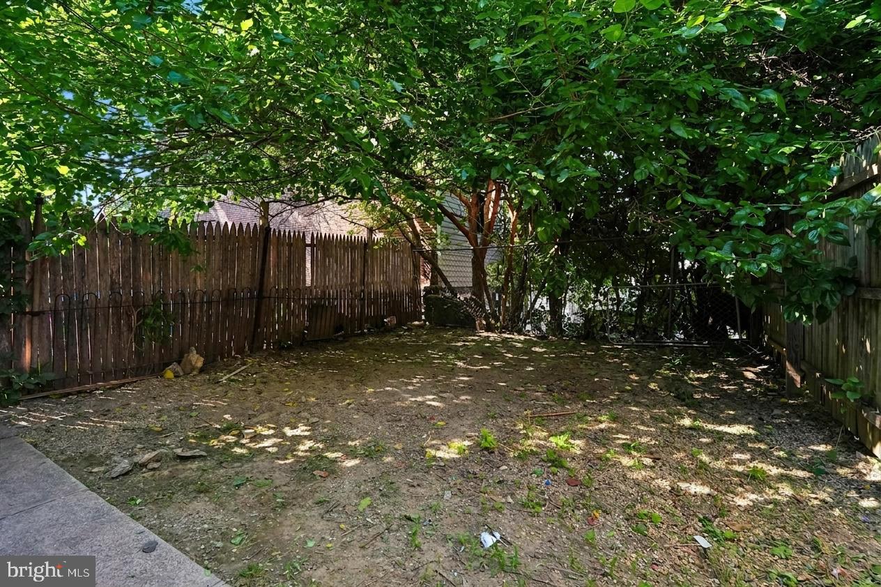909 Lindley Ave Property Photo 10