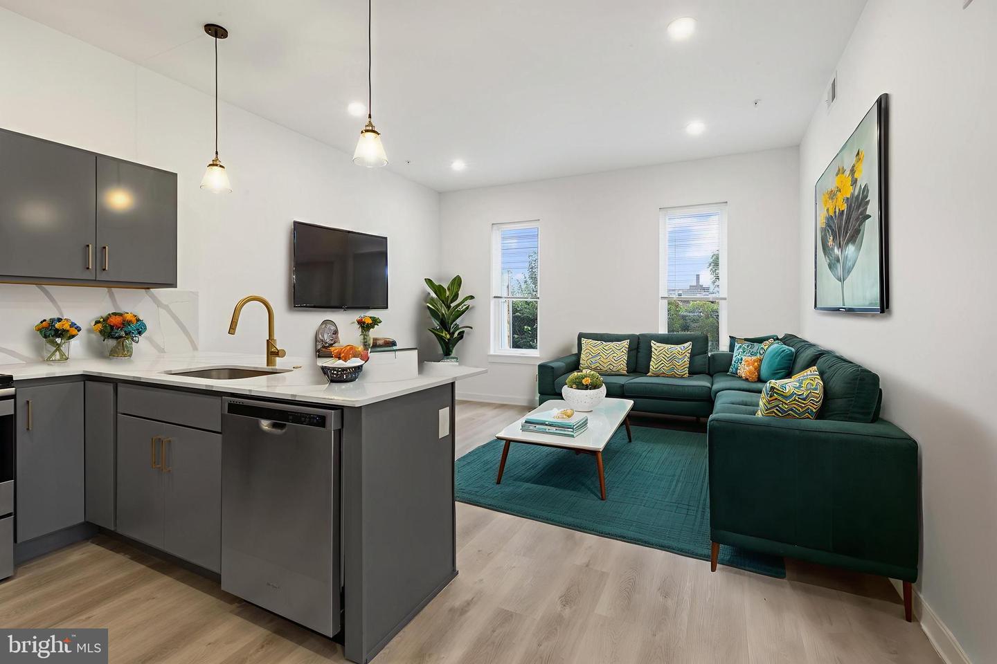 2046 E LEHIGH AVE #3D Property Photo 1