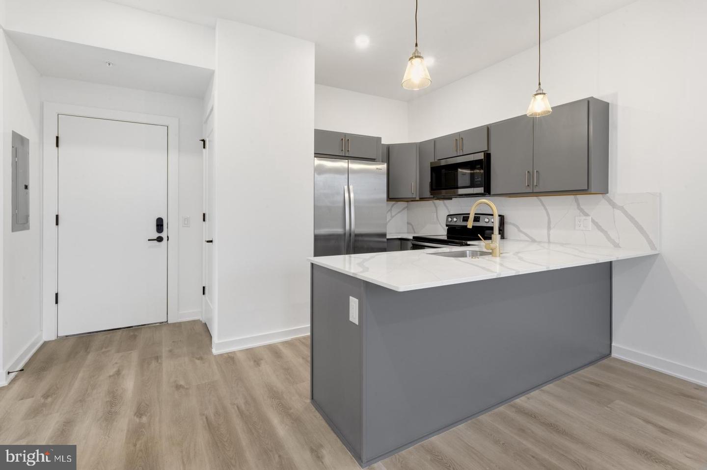 2046 E Lehigh Ave #3d Property Photo 5