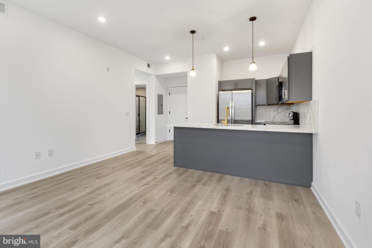 2046 E Lehigh Ave #3d Property Photo 9