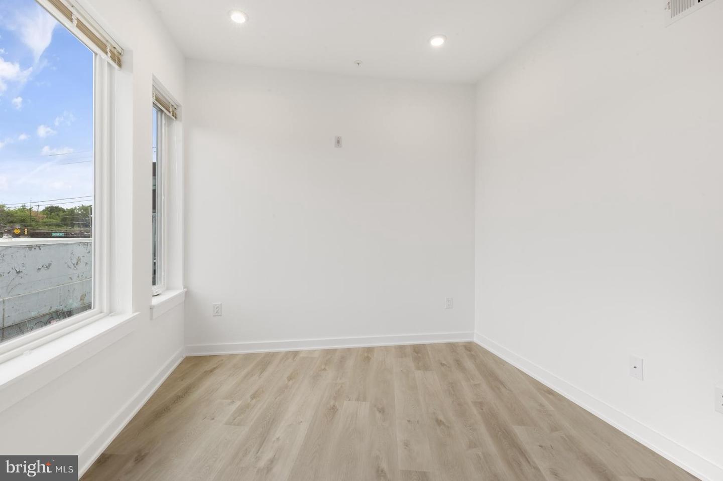 2046 E Lehigh Ave #3d Property Photo 16