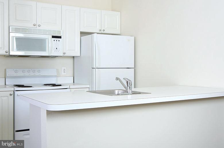 1222-26 Arch St #203 Property Photo 6