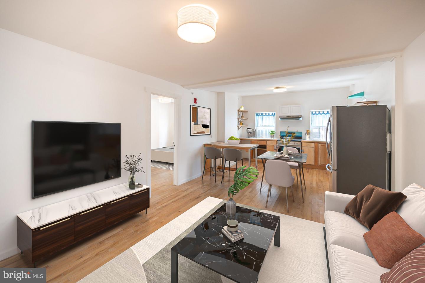711 W THOMPSON ST #UNIT 1F Property Photo 1