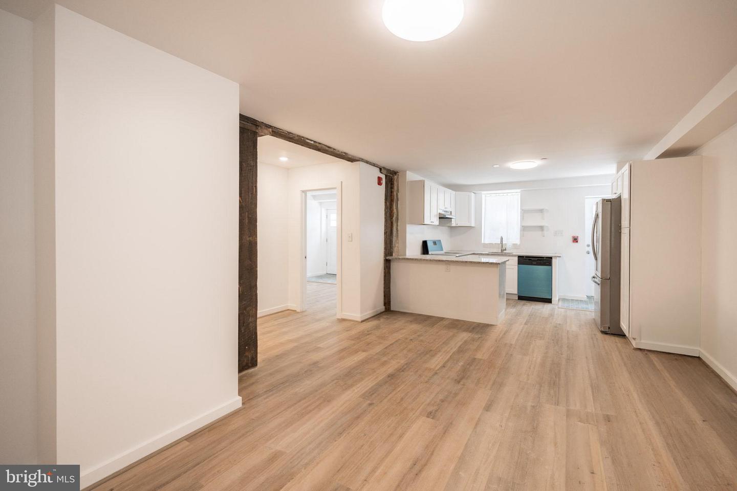 711 W Thompson St #unit 1f Property Photo 6