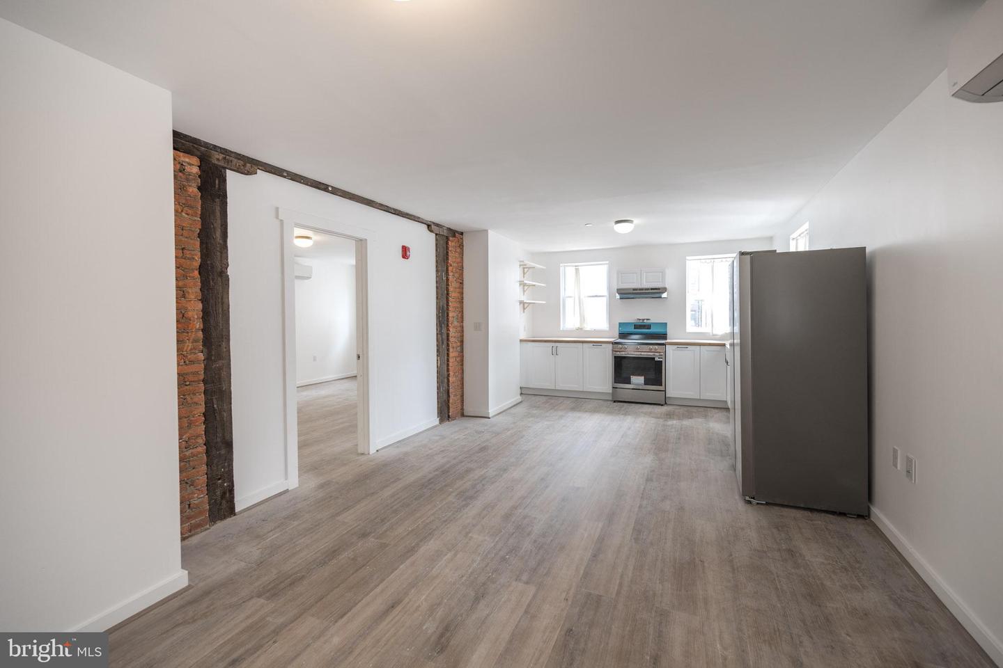 711 W THOMPSON ST #UNIT 2F Property Photo 1
