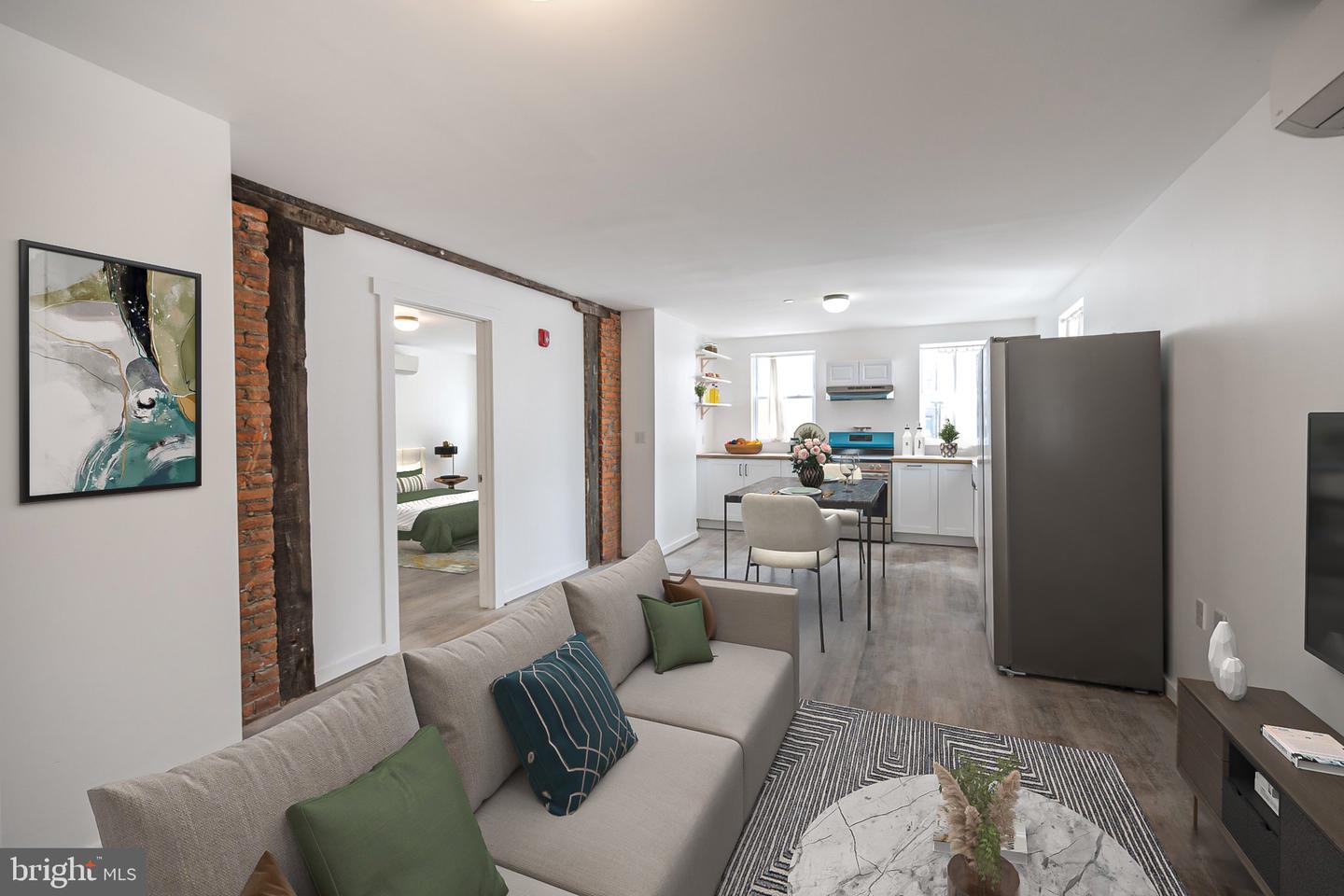 711 W THOMPSON ST #UNIT 2F Property Photo 1