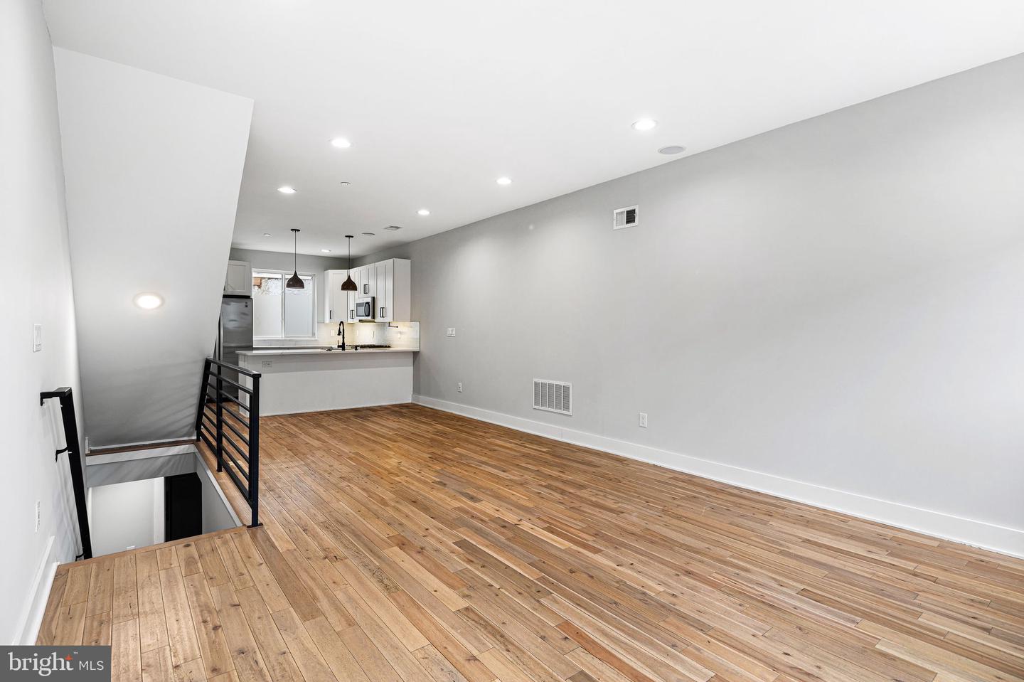 2610 Trenton Ave Property Photo 2
