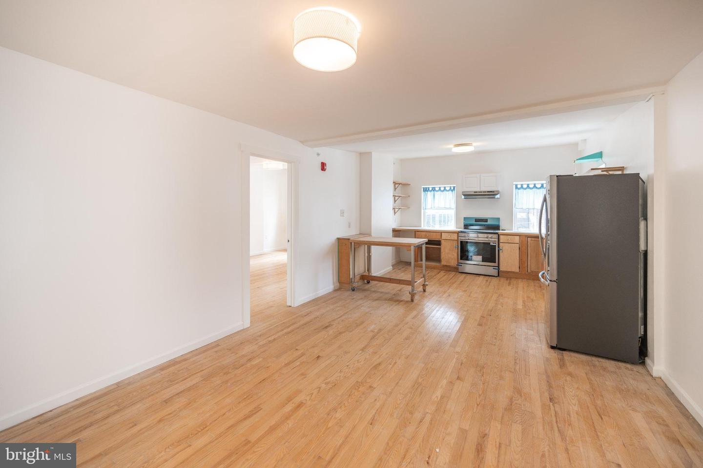 711 W THOMPSON ST #UNIT 3F Property Photo 1