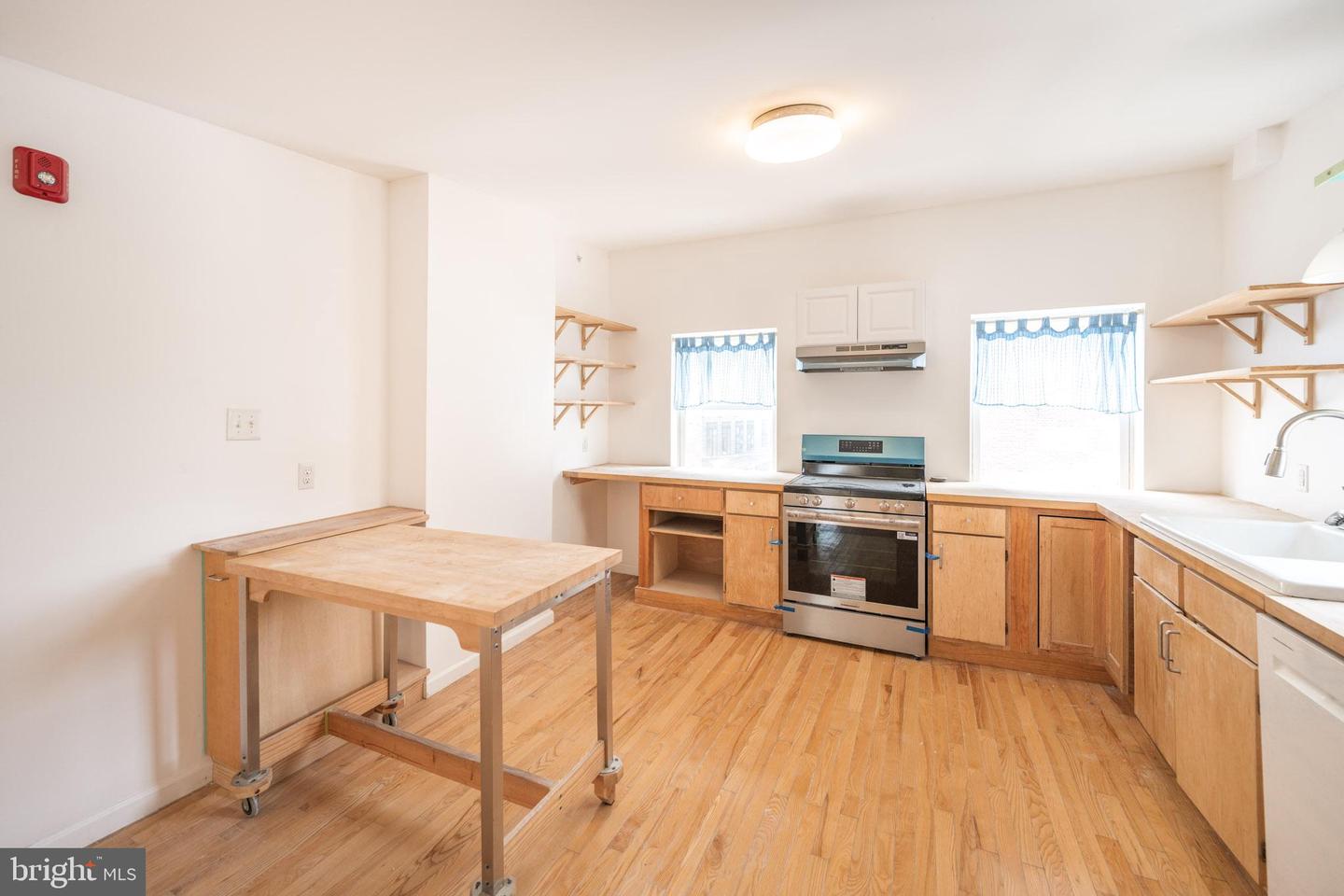 711 W Thompson St #unit 3f Property Photo 7