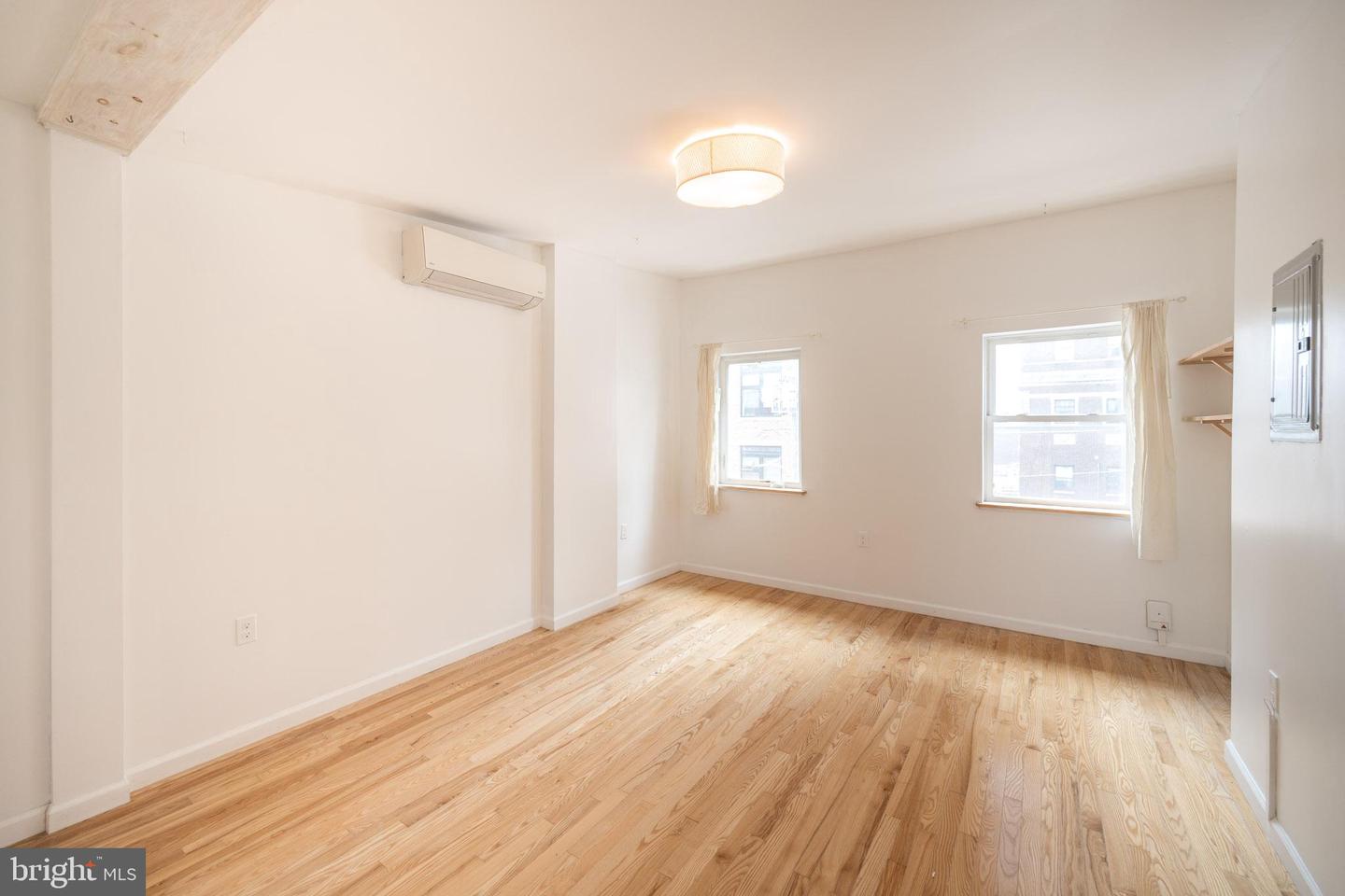711 W Thompson St #unit 3f Property Photo 8