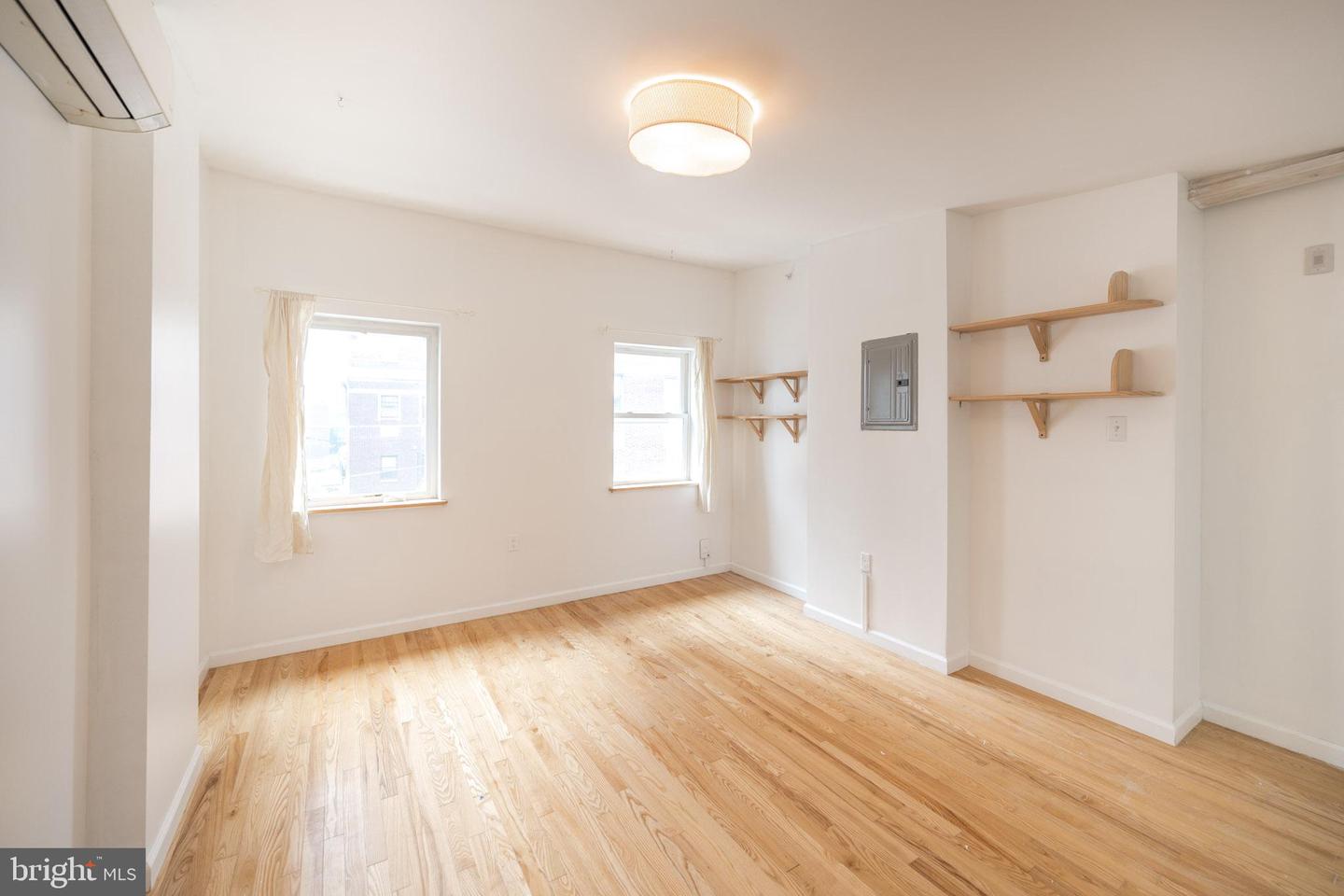 711 W Thompson St #unit 3f Property Photo 9